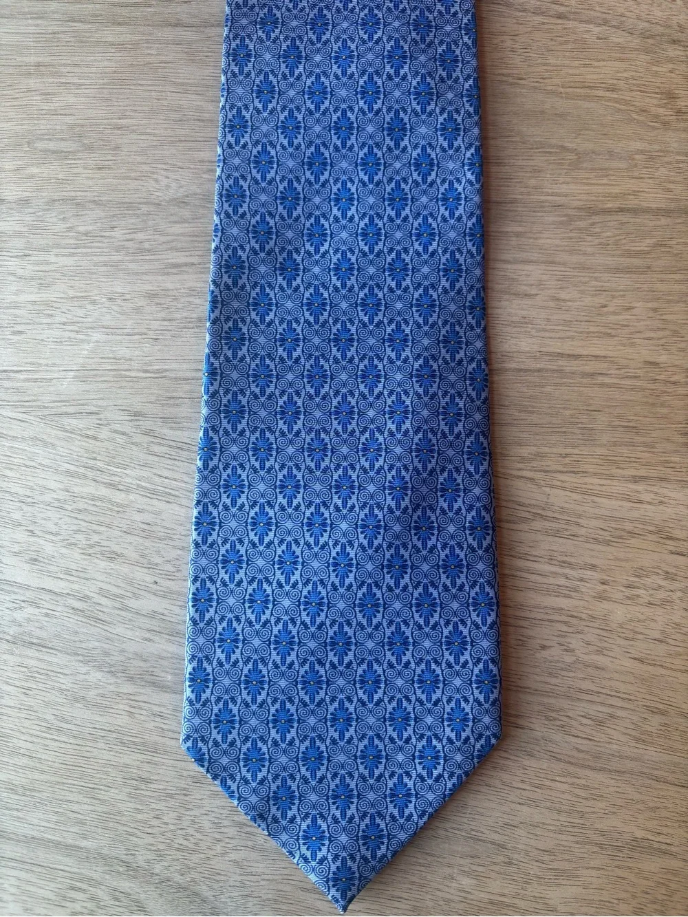 The Metropolitan Museum of Art excellent preloved